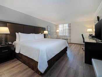 Crowne Plaza Suffern-Mahwah