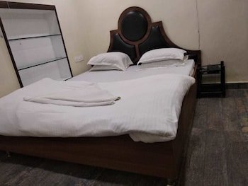 Dwivedi Hotels Palace On Steps