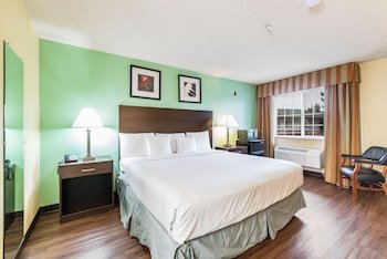 Days Inn by Wyndham Federal Way