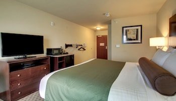 Cobblestone Inn And Suites