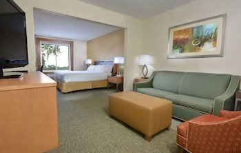 Holiday Inn Express & Suites High Point South