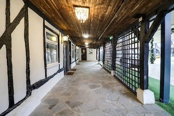 Tudor Oaks Lodge Stevenage North by OYO Rooms