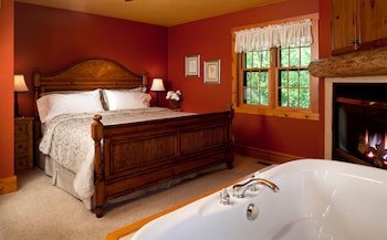 Chanticleer Cabins