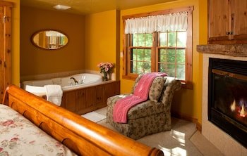 Chanticleer Cabins