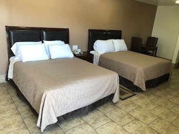Toppers Motel