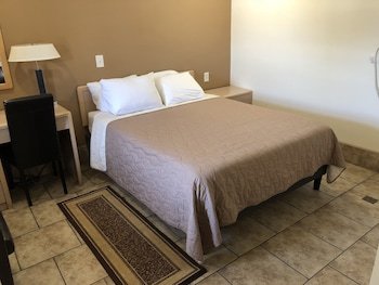 Toppers Motel
