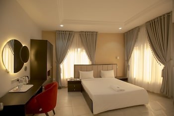 Triple 9 Apartments Pool & Spa