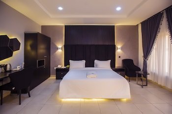 Triple 9 Apartments Pool & Spa