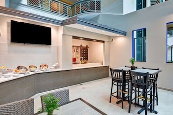 Embassy Suites by Hilton Miami International Airport