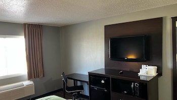 Colby Inn & Suites