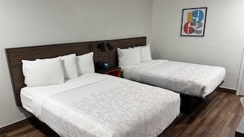 Motel 6 Galveston, TX - Beach/Seawall