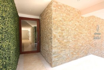 Menesse Beach Apartments