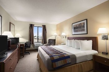 Days Inn by Wyndham Oglesby/ Starved Rock