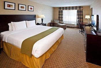 Holiday Inn Express Hotel & Suites Goshen
