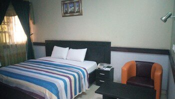 Brighton Hotel And Suites