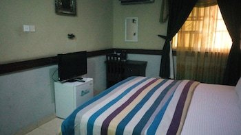 Brighton Hotel And Suites