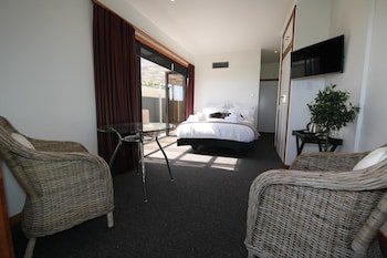 Te Puru Beach Lodge