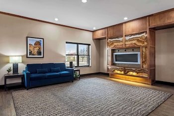 Comfort Suites