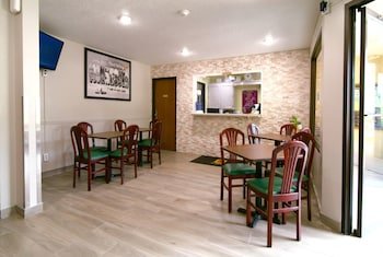 Super 8 by Wyndham Red Wing