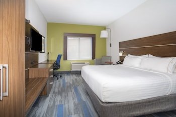 Holiday Inn Express Kansas City - at the Legends