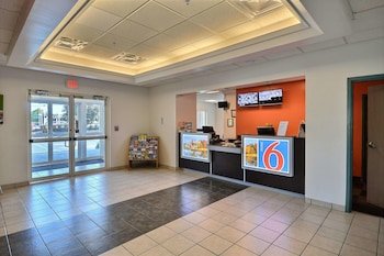 Motel 6 Tewksbury