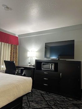 Baymont by Wyndham Litchfield