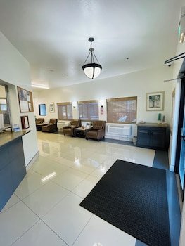 Super 8 by Wyndham Lacey Olympia Area