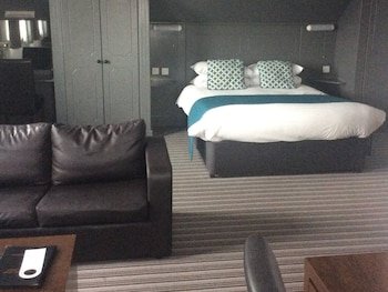 The Oysterfleet Hotel