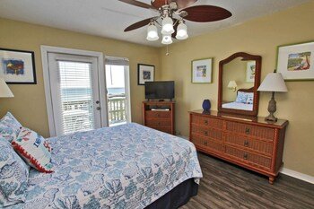 Cabana Beach House by Youngs Suncoast
