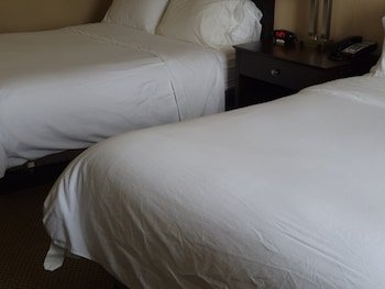 Holiday Inn Express Hotel & Suites Dayton North - Tipp City
