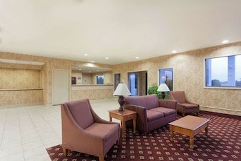 Days Inn & Suites by Wyndham Wynne