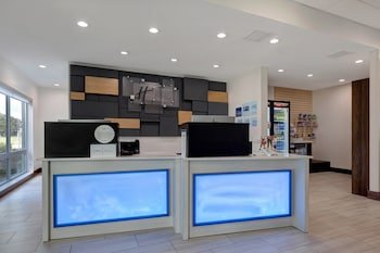 Holiday Inn Express & Suites Grand Rapids South - Wyoming