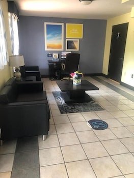 Days Inn by Wyndham Lake City I-10