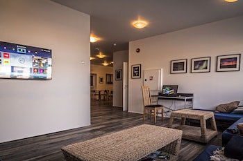 Bakki Hostel & Apartments
