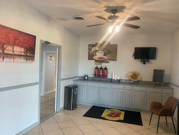 Super 8 by Wyndham Lake City