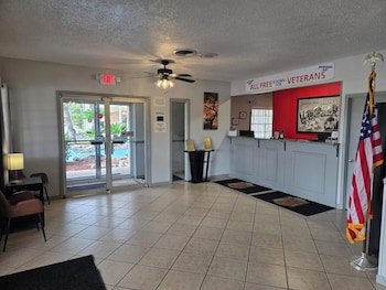 Super 8 by Wyndham Lake City