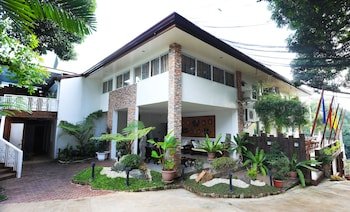 Luljetta's Place Garden Suites