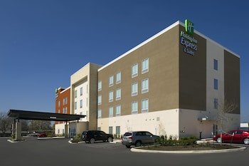 Holiday Inn Express & Suites New Braunfels