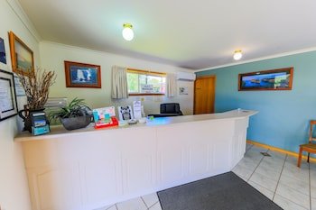 Country Roads Motor Inn