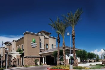 Holiday Inn Express & Suites Phoenix-Glendale