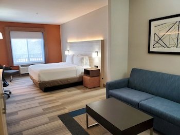 Holiday Inn Express & Suites Phoenix-Glendale