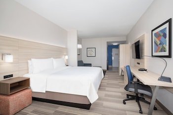 Holiday Inn Express & Suites Phoenix-Glendale