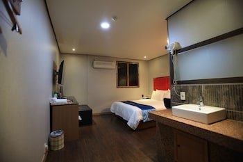 Chakan Hotel