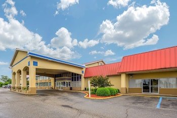 Econo Lodge Inn & Suites Triadelphia - Wheeling