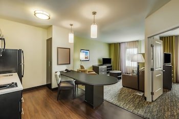 Candlewood Suites Lenexa - Overland Park Area