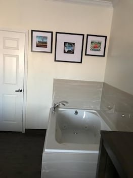 Americas Inn & Suites IAH North
