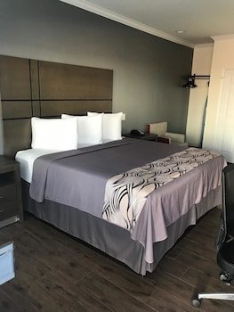 Americas Inn & Suites IAH North