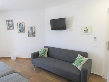 Sagres Sun Stay Surf Camp & Hostel