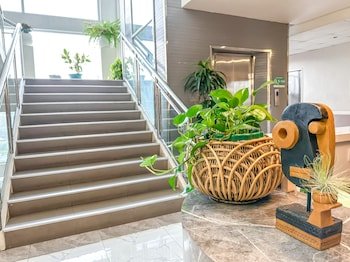 Metro Pines Inn