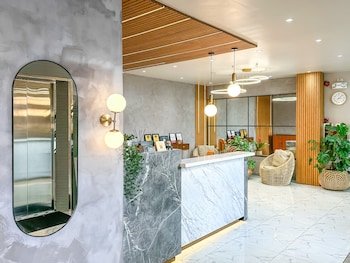 Metro Pines Inn